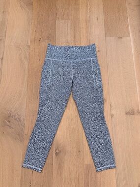 Athleta Salutation Stash Textured Tight Leggings Size Medium